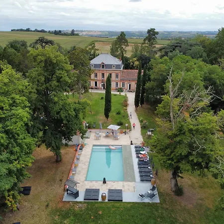 לינה וארוחת בוקר Chateau Lamothe 3*