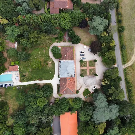 לינה וארוחת בוקר Chateau Lamothe 3*